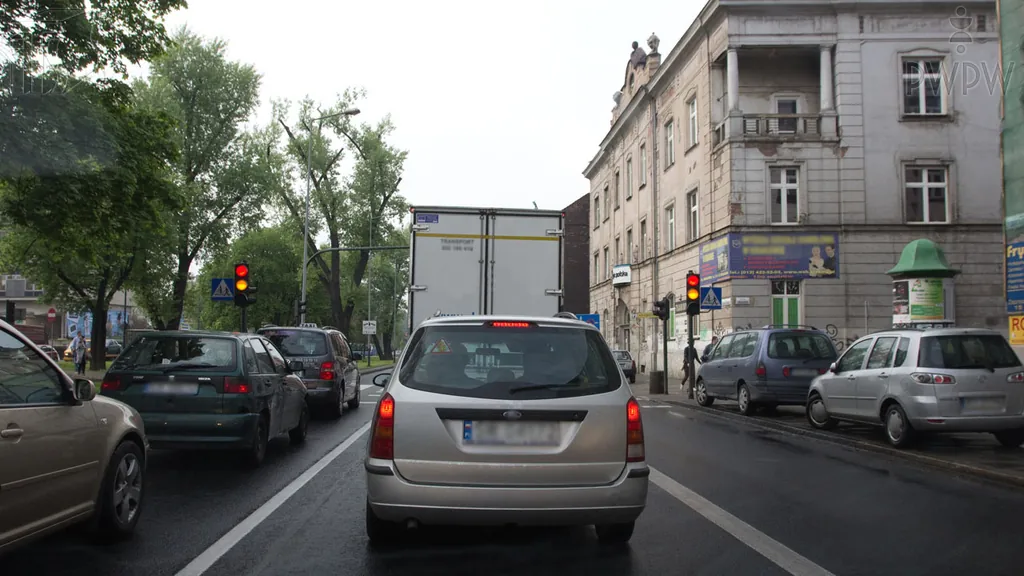 Czy w tej sytuacji powinieneś oczekiwać, że następnym sygnałem będzie światło zielone?