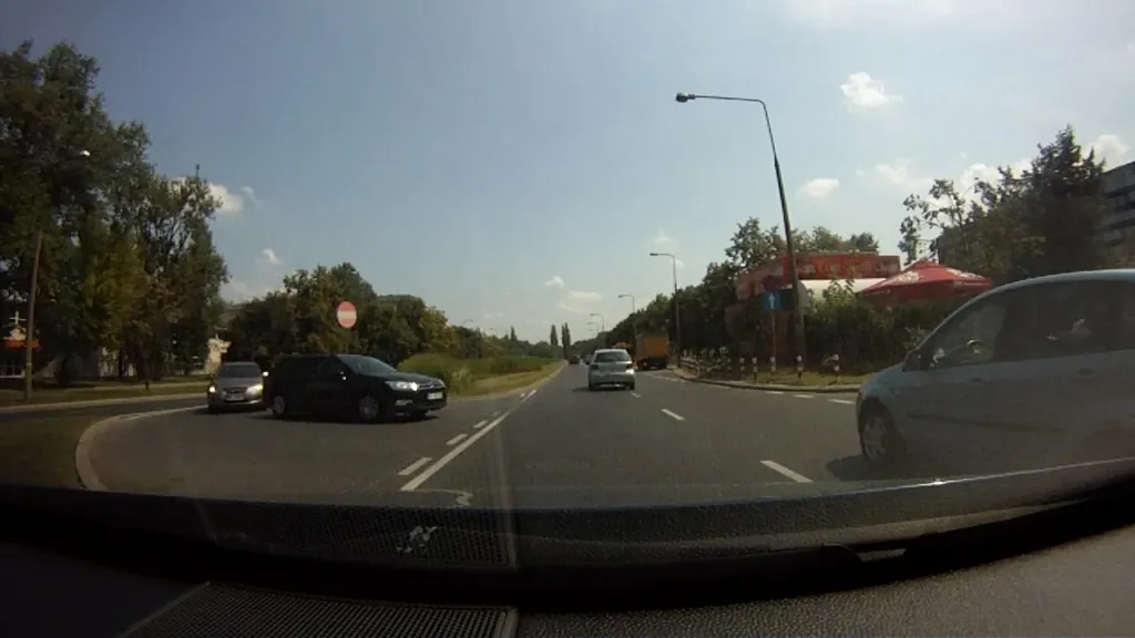 Czy w przedstawionej sytuacji dozwolony jest skręt w lewo?