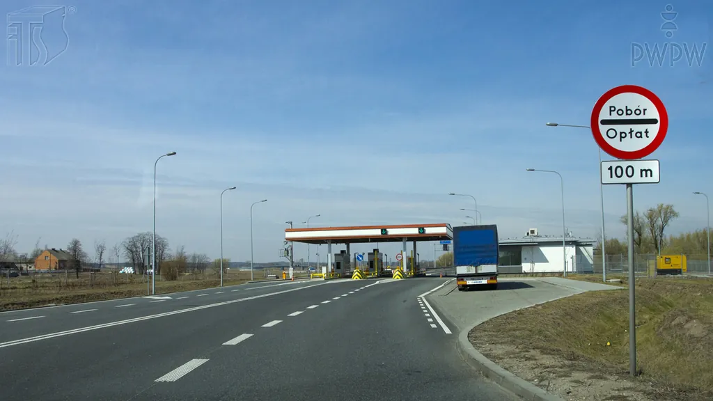 Czy w tej sytuacji zakaz wyrażony znakiem obowiązuje od miejsca jego ustawienia?