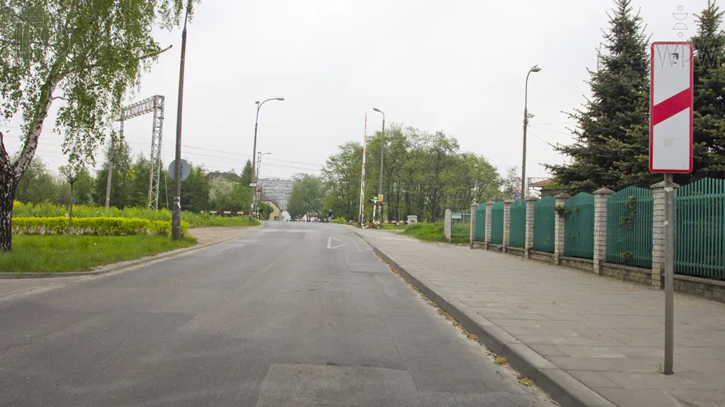 Czy za tym znakiem masz prawo zaparkować pojazd na 5 minut ?