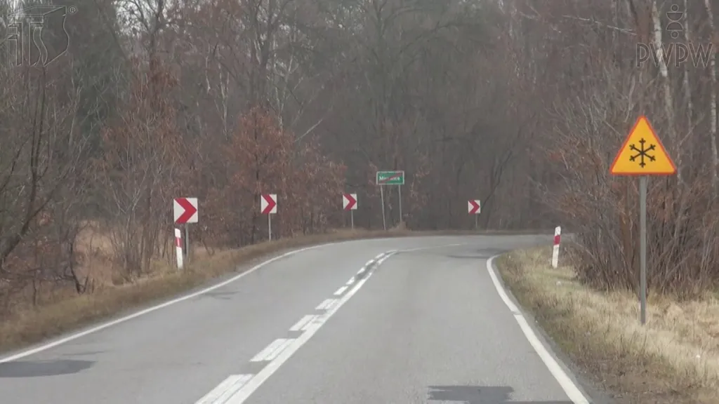 Czy ten znak ostrzega o możliwości wystąpienia gołoledzi na jezdni?