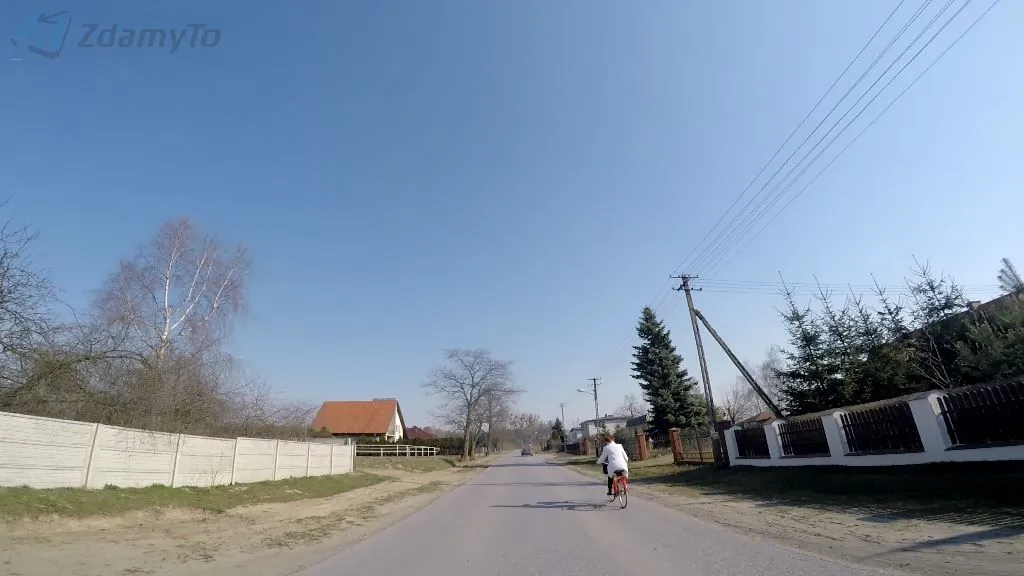 Jaki odstęp musisz zachować wyprzedzając rower lub motorower?